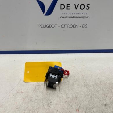 Peugeot 508 1.6 16V Hybrid 180 Parking brake switch 5G06 2023 98105935VV