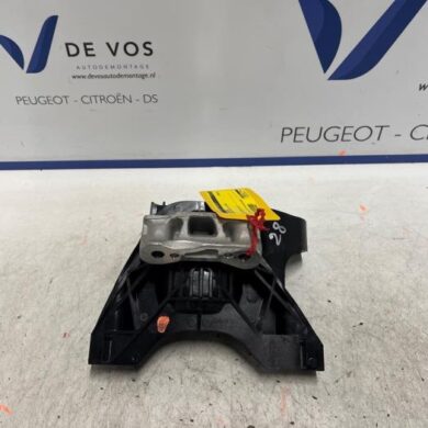 Peugeot 3008 1.6 16V HYbrid 225 Engine mount 5G06 2024 9820499380