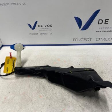 Peugeot 308 1.2 PureTech Hybrid 136 Front windscreen washer reservoir 2024 9843214980