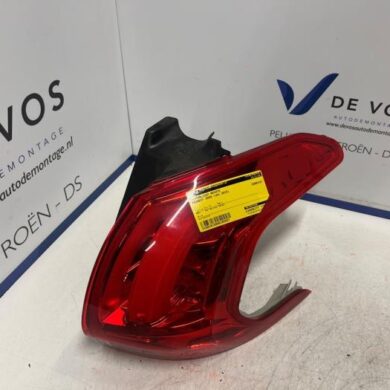 Peugeot 2008 1.6 Blue HDi 100 Achterlicht rechts 2015 9678074380