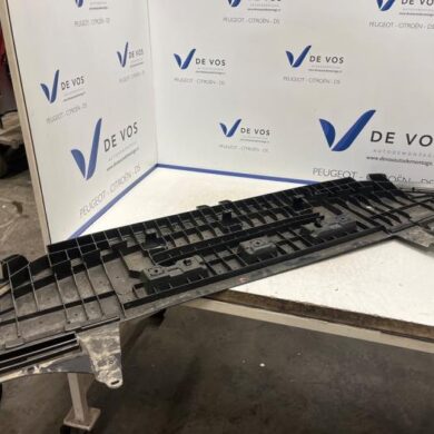 DS Automobiles DS4 1.2 12V Hybrid 136 Beschermplaat bodem 2024 9834751780