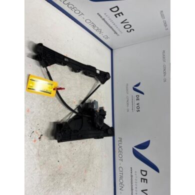 Peugeot 2008 1.5 BlueHDi 130 Window mechanism 4-door, front right 2021 9828130680
