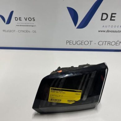 Peugeot 3008  Achterlicht rechts 2021 9836231380