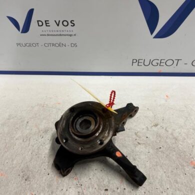 Peugeot 208 1.2 Vti 12V PureTech 100 Fusee links-voor 2023 9826878080