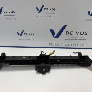 Peugeot Partner 1.6 VTI 120 16V Phase 1 Lock plate 2010 7416J3