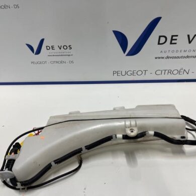 Citroen C5 Aircross 1.5 Blue HDi 130 16V Front windscreen washer reservoir 2022 9826400680