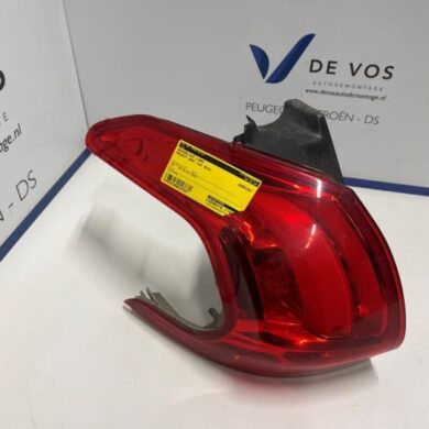 Peugeot 2008 1.2 12V e-THP PureTech 110 Achterlicht links 2016 9678074280