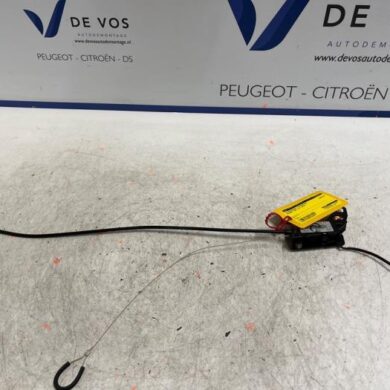 Peugeot 308 1.6 16V THP 155 Boot lid lock mechanism 2014 8484AT