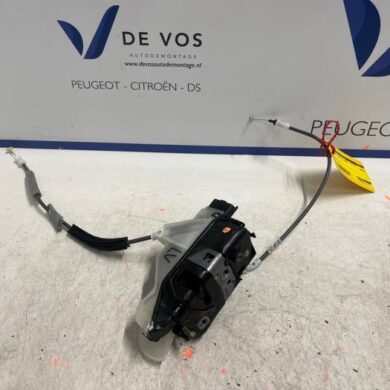 Peugeot 2008 1.5 BlueHDi 130 Door lock mechanism 4-door, front left 2021 9830559680-9844442380