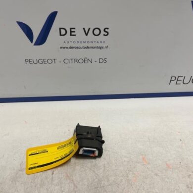 Peugeot 2008 1.5 BlueHDi 130 Camera voorzijde 2021 1681924880-9836833180-1692663480