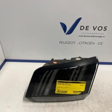 Peugeot 3008 1.2 12V PureTech Hybrid 48V Taillight, right 2022 9836231380