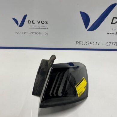 Peugeot 3008  Taillight, right 2021 9836231180