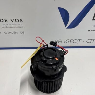Peugeot 408 1.2 Hybrid 136 Heating and ventilation fan motor 2022 9837609380