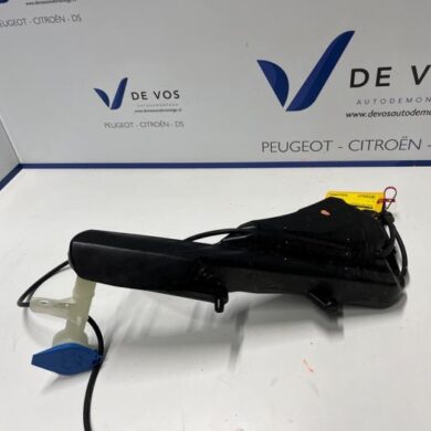 Peugeot 408 1.2 Hybrid 136 Front windscreen washer reservoir 2022 9843214980