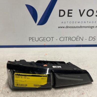 Peugeot 308 1.2 PureTech Hybrid 136 Taillight, left 2024 9835300480