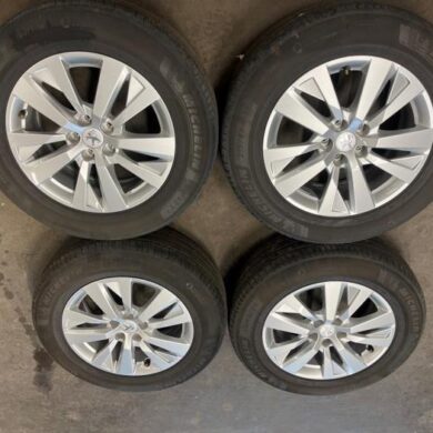 Peugeot 3008  Set of wheels + tyres 2021 98096871TW