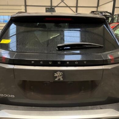 Peugeot 2008 1.2 VTi 12V PureTech 100 Heckklappe 2021 9831045880