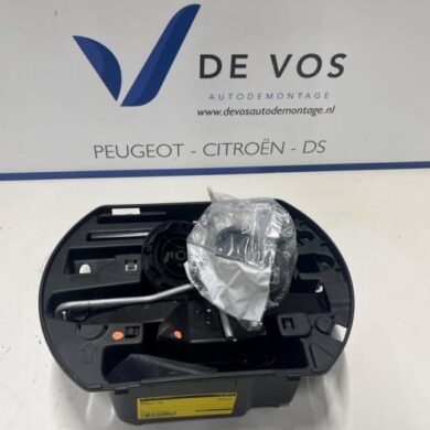 Peugeot 208  Wagenheber 672594