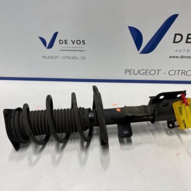 Peugeot 208  Schokdemperpoot links-voor 2023 9831168380