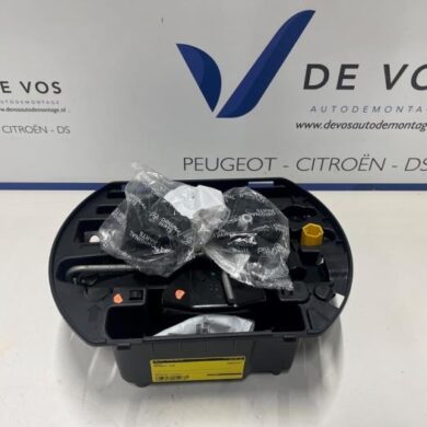 Peugeot 208  Wagenheber 672594