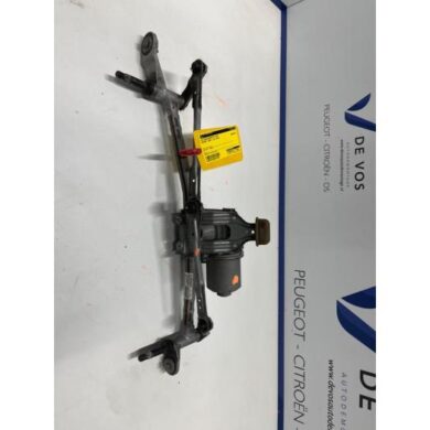 Peugeot 3008 1.2 12V e-THP PureTech 130 Front wiper motor 2019 9824762480