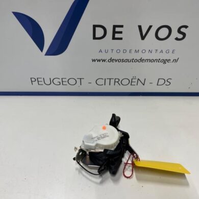 Citroen C4 Cactus 1.2 PureTech 82 12V Rear seatbelt, right 2016 98009738XX