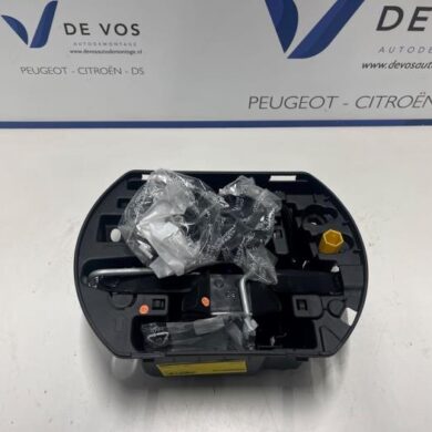 Peugeot 208  Wagenheber 2022 672594