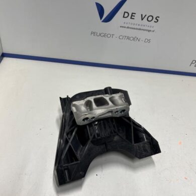 Peugeot 408 1.6 16V HYbrid 225 Engine mount 5G06 2023 9820499380