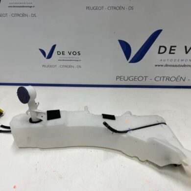 Citroen C5-X  Front windscreen washer reservoir 2023 YL01881280