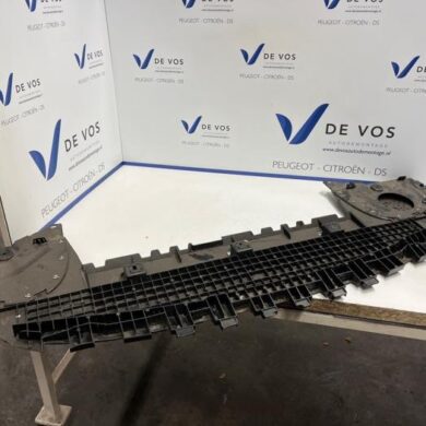 Peugeot 308 1.2 PureTech Hybrid 136 Bash plate 2023 9835411980