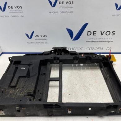 Peugeot 2008 1.2 Vti 12V PureTech 82 Front panel 2016 9677952180