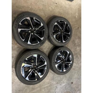 Peugeot 408 1.6 16V HYbrid 225 Velgen set + banden 2023 98443045XY