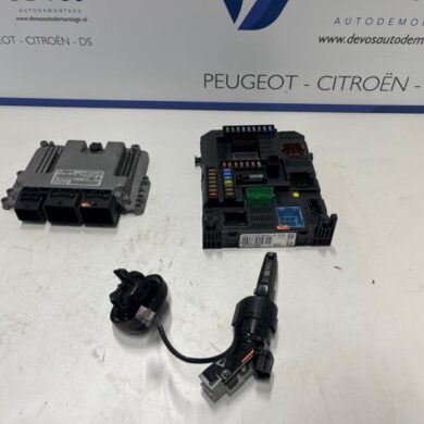 Peugeot 2008 1.6 VTI 16V Engine management computer 5FS-5F01 2013 1610190280-9678495980-1677638980