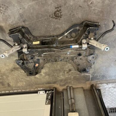 Peugeot 308 1.2 PureTech Hybrid 136 Subframe HN09 2023 9808812580