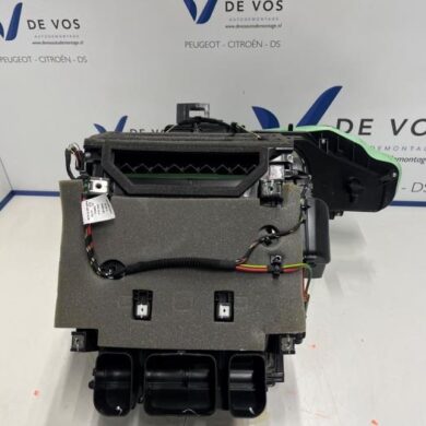 Peugeot 308 1.2 PureTech Hybrid 136 Heater housing 2023 9837588380