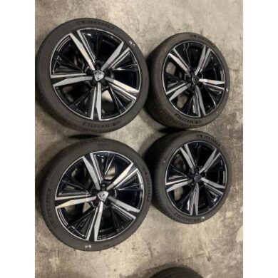 Peugeot 308 1.2 PureTech Hybrid 136 Set of wheels + tyres 2024 98350581XY