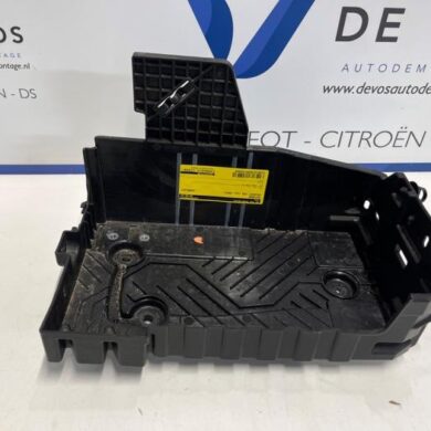 Peugeot 208 1.2 Vti 12V PureTech 100 Battery box 2023 9823533180