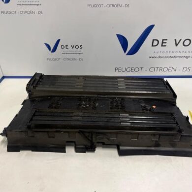 Peugeot 3008 1.2 12V PureTech Hybrid 48V Luchtgeleider 2022 9855653580