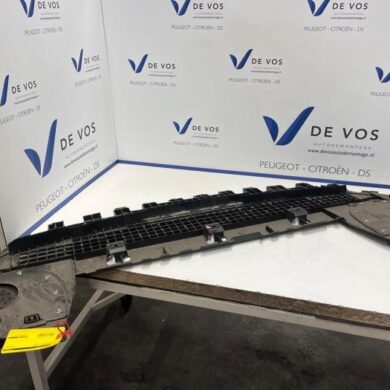Peugeot 308 1.2 PureTech Hybrid 136 Beschermplaat bodem 2022 9835411980