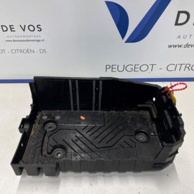 DS Automobiles DS3 Crossback 1.2 12V PureTech 130 Battery box 2020 9823533180