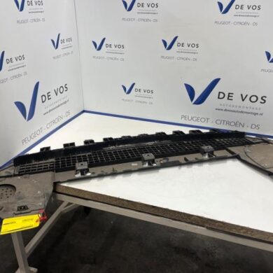 Peugeot 308 1.2 PureTech Hybrid 136 Bash plate 2023 9835411980