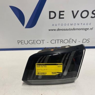 Peugeot 3008 1.2 12V PureTech Hybrid 48V Achterlicht rechts 2022 9836231380