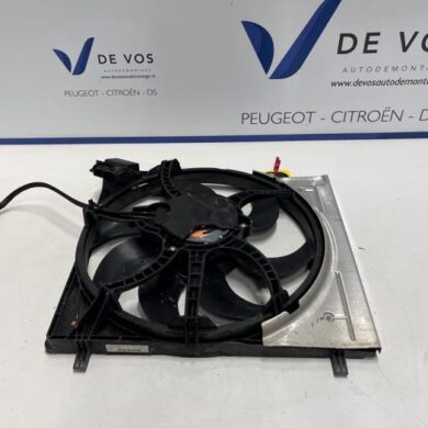Peugeot 208 1.5 BlueHDi 100 Cooling fan housing 2023 9827752980