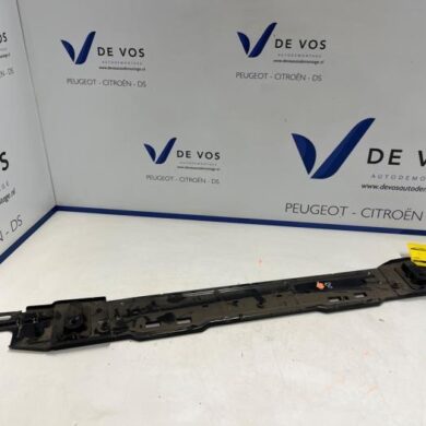 Peugeot 308 1.2 PureTech Hybrid 136 Radiateurbalk 2023 9814630380