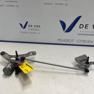 Peugeot 408 1.2 Hybrid 136 Front wiper motor 2022 1687896080