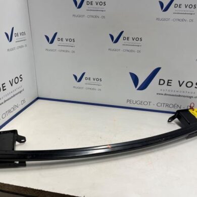 Peugeot 308 1.2 PureTech Hybrid 136 Front bumper frame 2023 9835211680