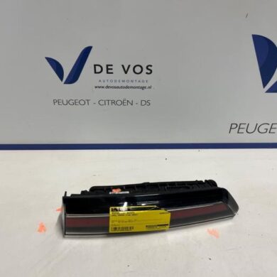Opel Mokka 1.2 Turbo 12V Taillight, right 2022 9833944580