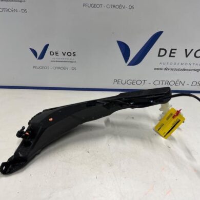 Peugeot 408 1.2 Hybrid 136 Front windscreen washer reservoir 2022 9843214980