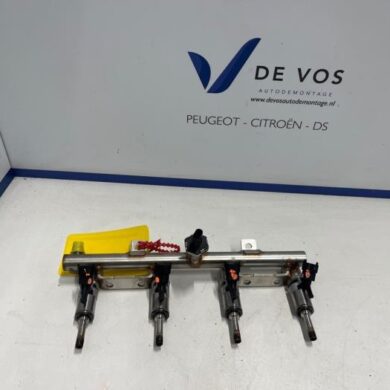 DS Automobiles DS7 Crossback  Injector (benzine injectie) 5G06 2021 9818760580-9814468180