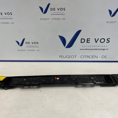 Peugeot 308 1.2 PureTech Hybrid 136 Radiator bar 2022 9814630380